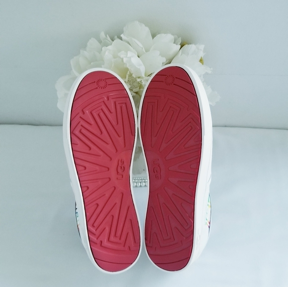 NEW UGG Caplan White Rainbow Slip On Sneakers Size 6 Kids/Youth / Size 8 Women's - Picture 14 of 14